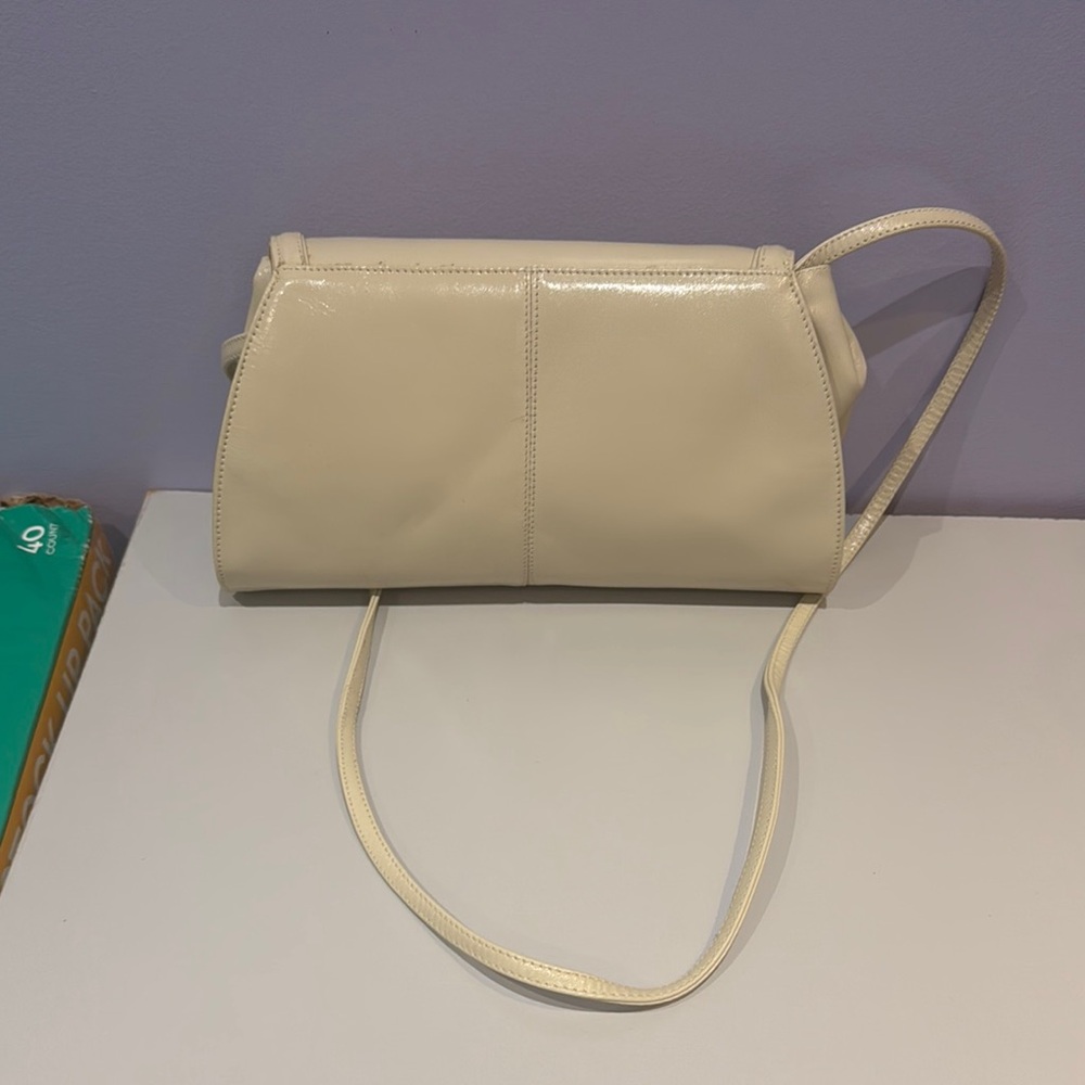Elegant Cream Shoulder Bag - Picture 6 of 9